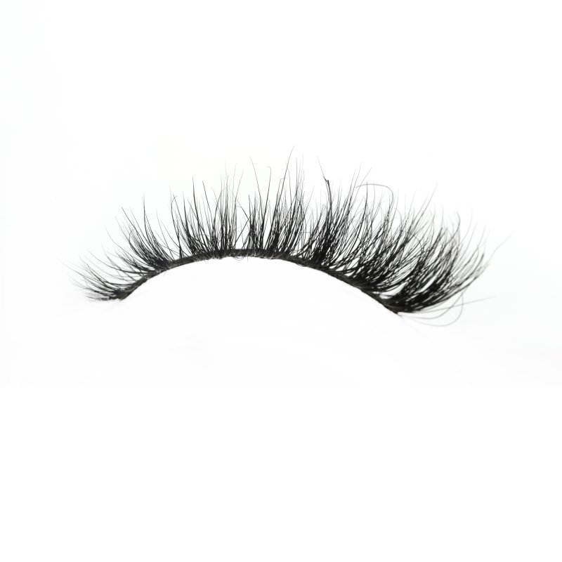 fluffy cat eye mink lashes wearing effect