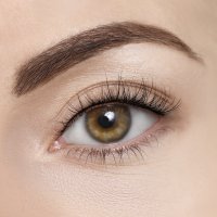 natural wispy mink lashes​ wearing effect with model